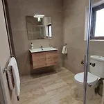 Spacious & Sunlit Charm In Malta! Apartament