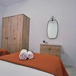 Spacious & Sunlit Charm In Malta! Apartament