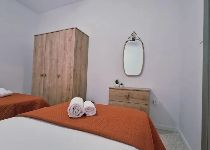 Spacious & Sunlit Charm In Malta! Apartament